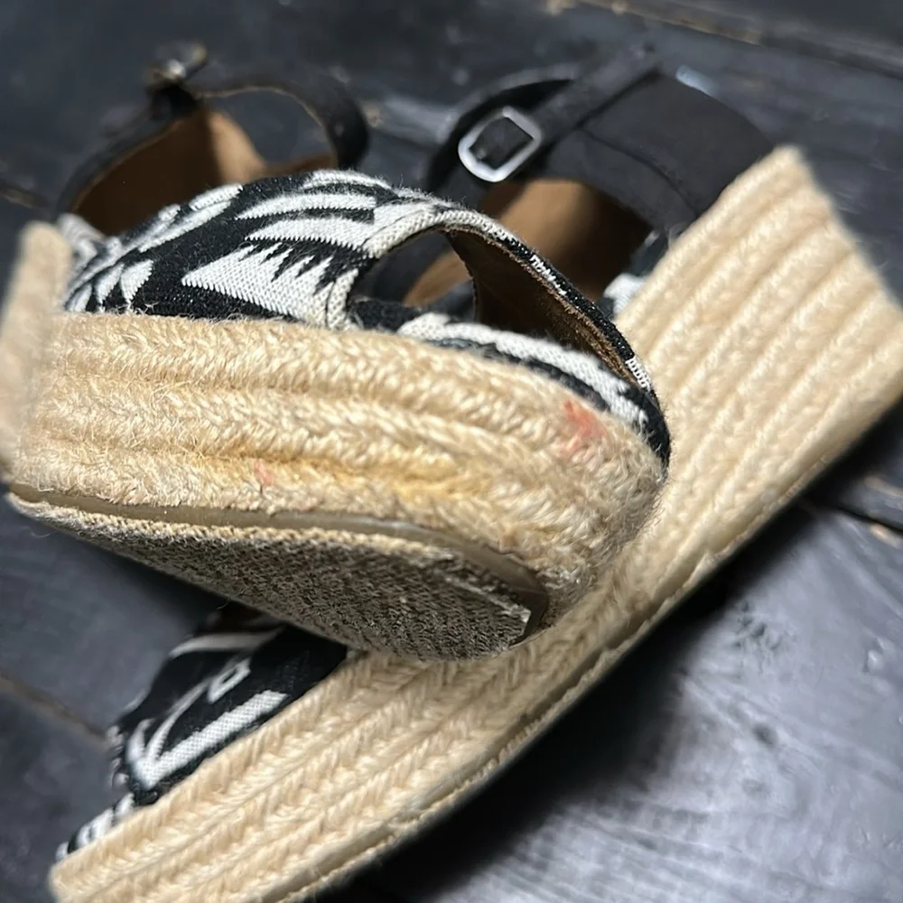 Toms Black and White Tribal Aztec Print Fabric Espadrille Wedges